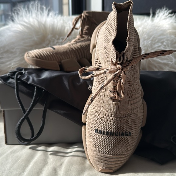 ❌SOLD❌Authentic Beige Balenciaga 2.0 Speed Sneakers - Size 36 NEW - Picture 2 of 8